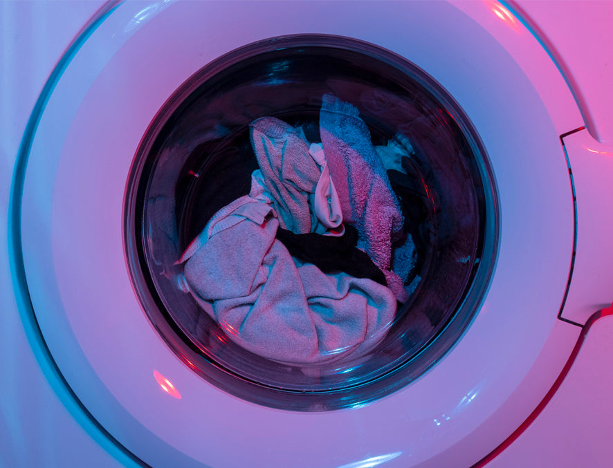 Waschmaschine in modernem Licht - paraperro Blogartikel über Hundehaare in der Waschmaschine