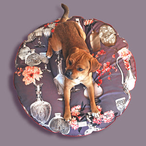 Hundebett rund in Violett mit Blumen für sehr kleine Hunde Seidensatin - Luxus pur