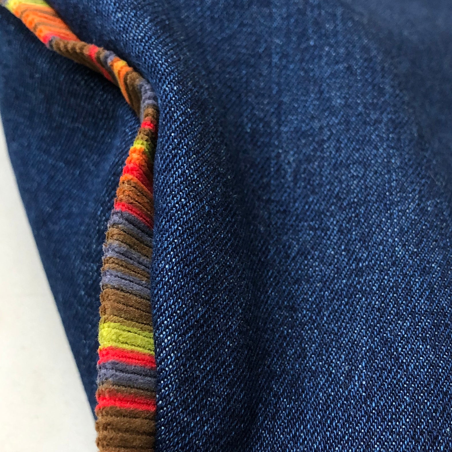 Hundebett rund aus Jeans Stoff Blau  mit Stern aus veganem Leder in Kupfer und Cord für kleine bis mittelgroße Hunde