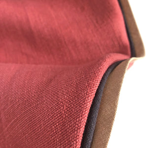 Hundebett rund in himbeerrot mit Applikation aus Harris Tweed in Knochenform und handgemachter Paspel für große Hunde