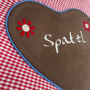 rundes Hundebett rot weiß Karo Lebkuchen und Spatzl Druck im Wiesn Look