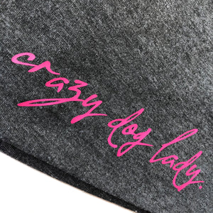 Dunkelgraue Beanie Mütze aus Jersey mit pinkfarbenem Aufdruck - Ansicht 1