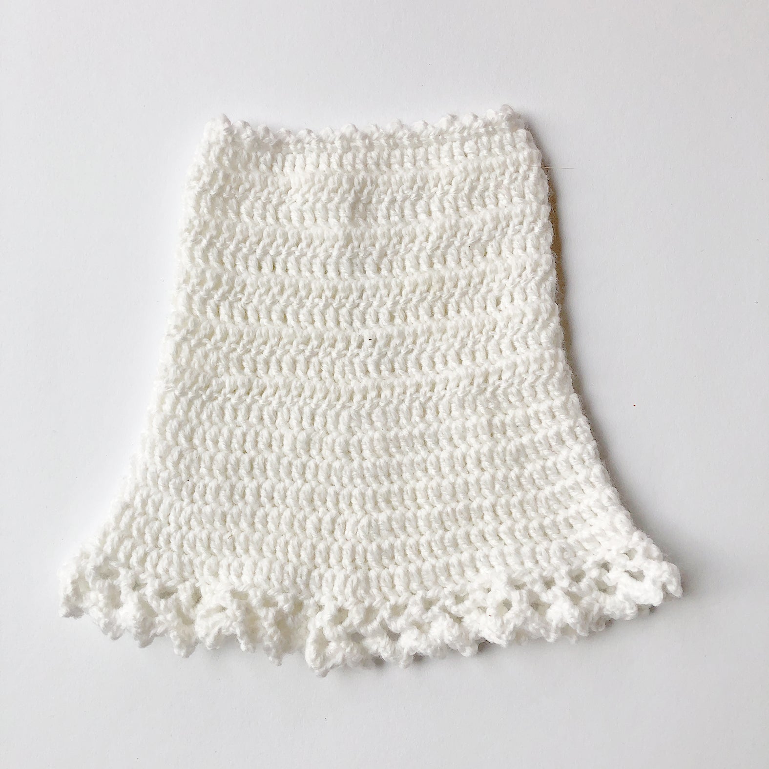 Weißer Halsjkragen, Hundeloop, Hundesnood für Windhunde und Hunde mit langem, schlanken Hals. Als Modestatement oder vorbeugend gegen kalten Hals im Winter.